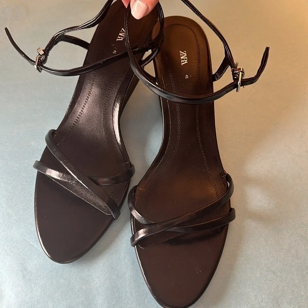 Zara Wedge Sandals — Black (Size 10)